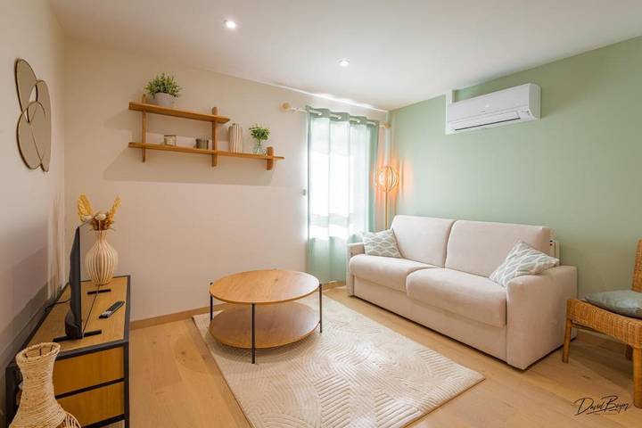 Gîte pour 4 personnes, avec Terrasse et Jardin ainsi que Vue sur le lac et Vue à Jayat