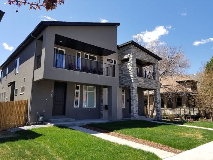 Vacation home for 14 people, with yard and balcony in Colorado Springs
