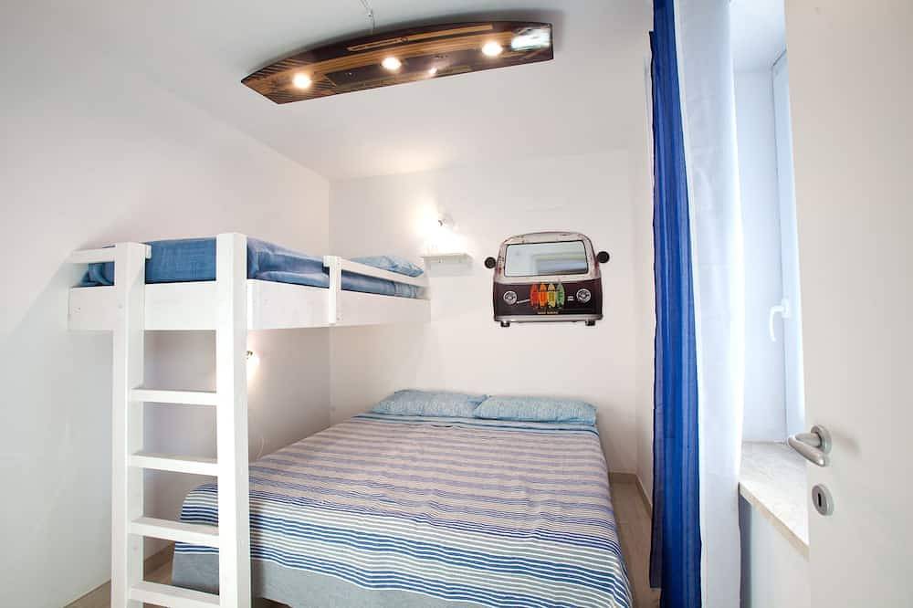 Detached cottage with patio and garden, up to 6 people in Anzio, Rom Provinz