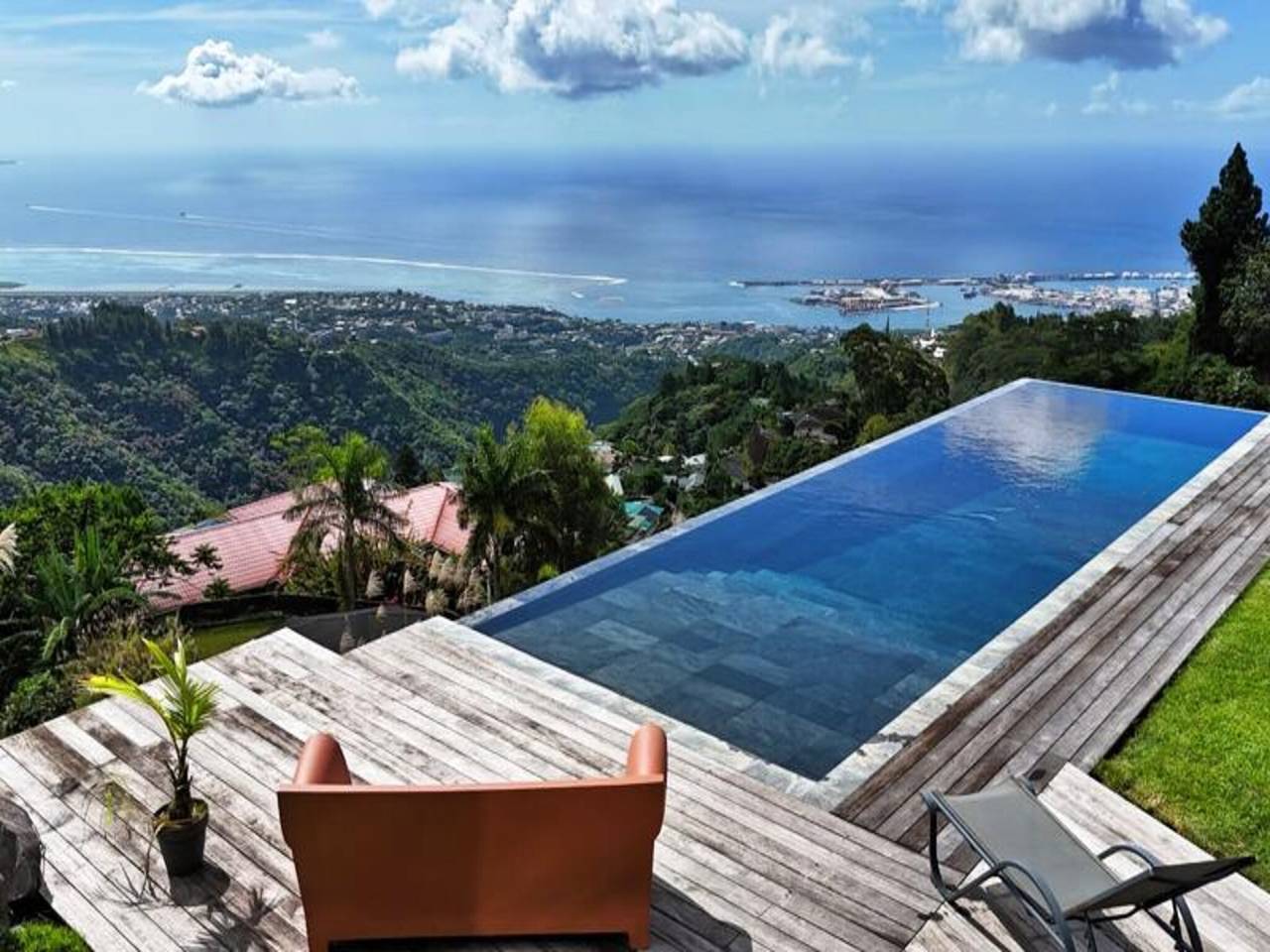 Ganze Wohnung, Villa in Papeete mit Infinity-Pool und Aussicht in Faa'a, Tahiti