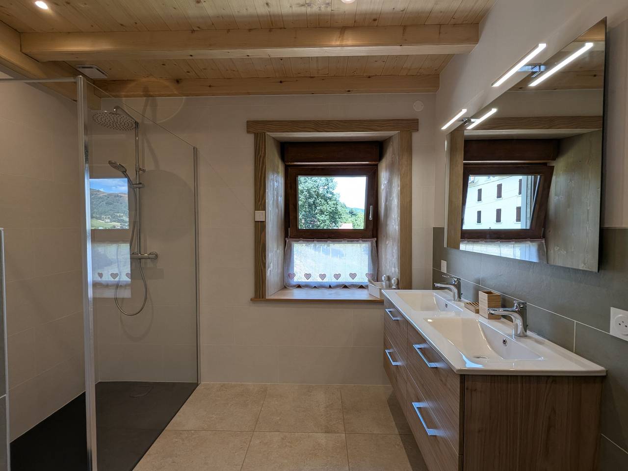 Spacious renovated cottage in the Vosges for 10 people, perfect for families and friends in Bussang, Parc naturel régional des Ballons des Vosges
