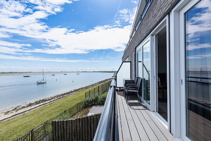 Vakantiehuis voor 4 personen, with balkon/terras and uitzicht op het meer as well as balkon in Sint-Annaland