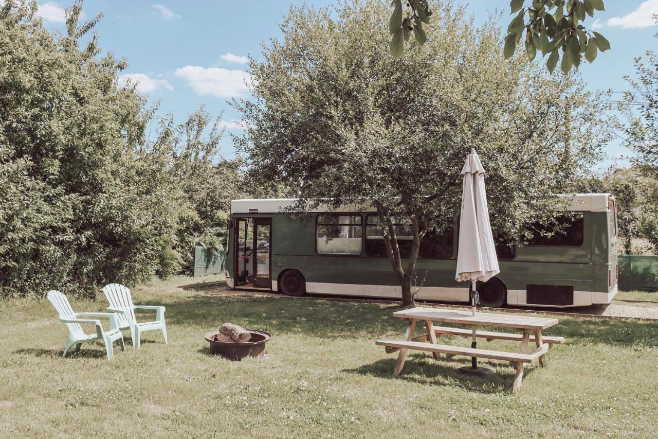 Relaxing retreat for 2 on beautiful converted bus in Levaré, Mayenne