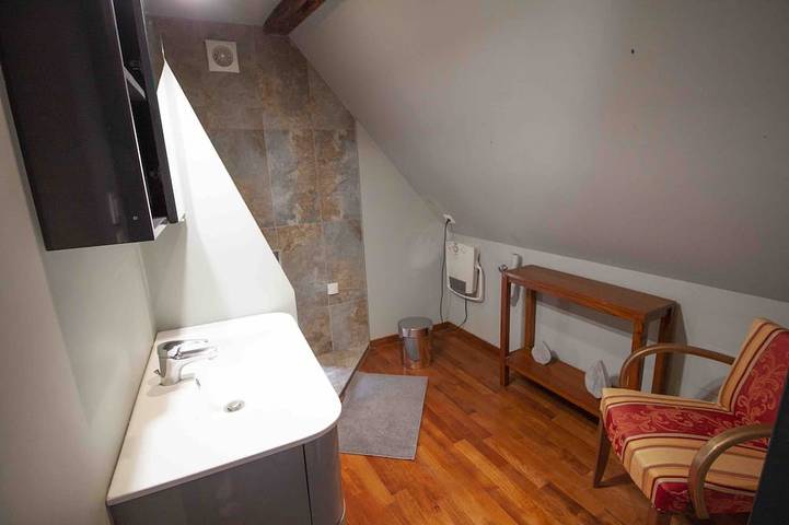 Apartamento entero, Loft-Firma-Baño privado con ducha-Vista al patio in Colmar, Región de Colmar