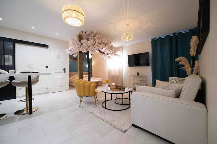 Cottage pour 2 personnes, avec terrasse et jacuzzi à Cristot