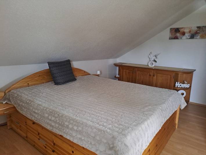 Entire apartment, Holiday Apartment 'Haus Sonnenschein' with Shared Garden and Wi-Fi in Volkmarsen, Landkreis Waldeck-Frankenberg