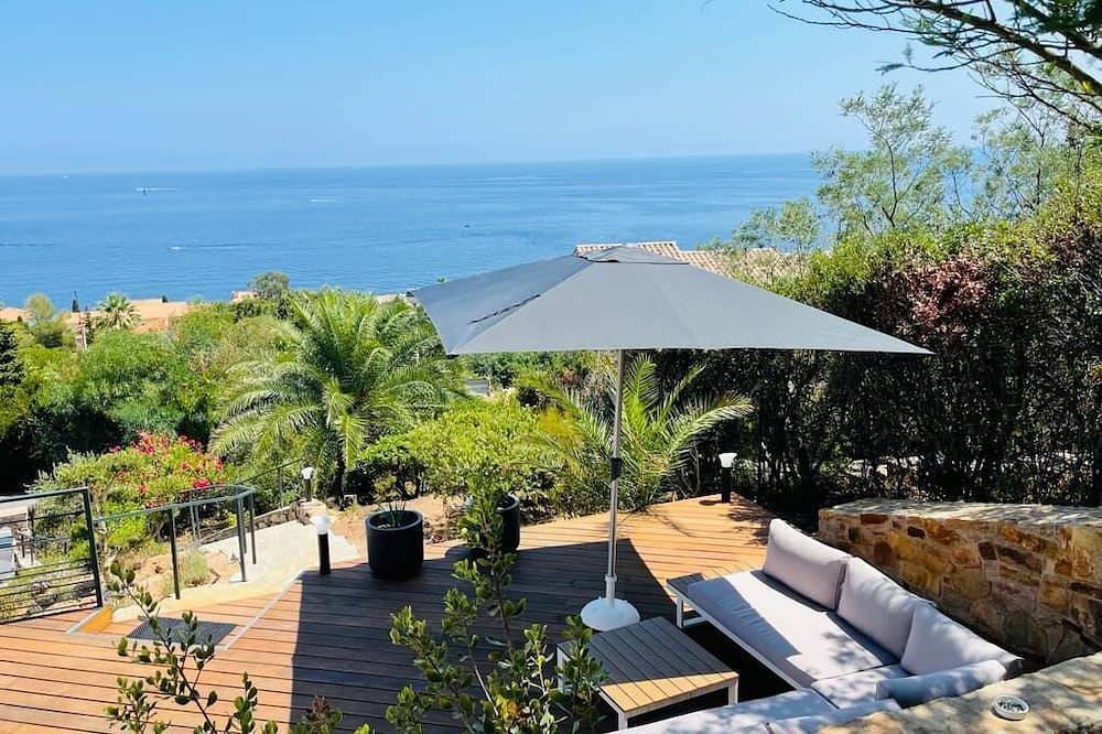 Superbe vue mer et Estérel, Villa Neuve Pour 8-10 Personnes, Clim, Piscine in Anthéor, Saint-Raphaël