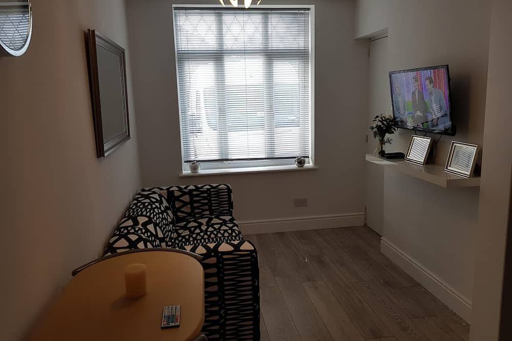 Ganze Wohnung, Neugebaute 2-Zimmer-Wohnung 30 Minuten vom Zentrum Londons entfernt - kostenloser Parkplatz in Sutton (London), London