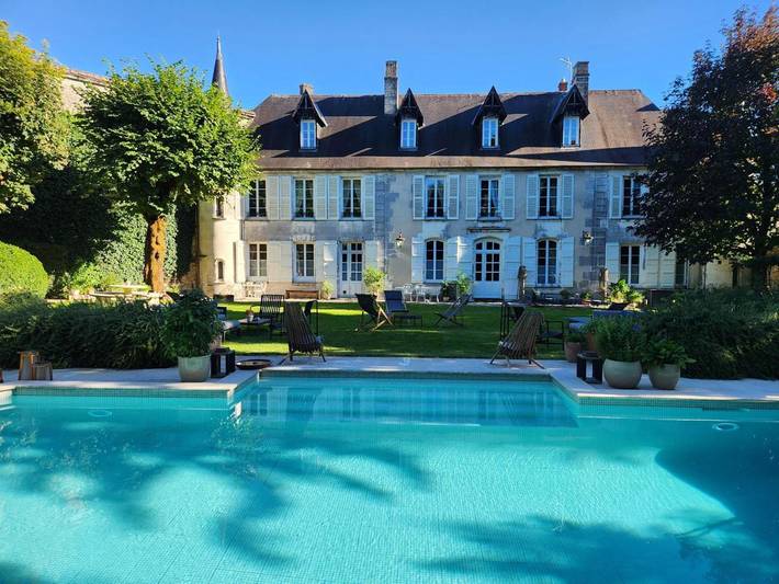 Chambre d’hôte pour 2 personnes, avec Terrasse et Jardin ainsi que Piscine et Vue à Cognac