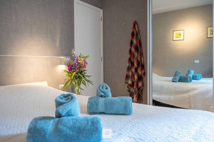 Entire apartment, Bistro Floor, perfect location to discover the coastline in Knokke-Heist, Belgian Coast