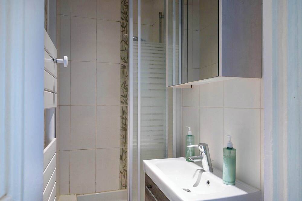 Apartamento entero, Two bedroom at 25 mn from Paris in Le Raincy, Sena-Saint Denis