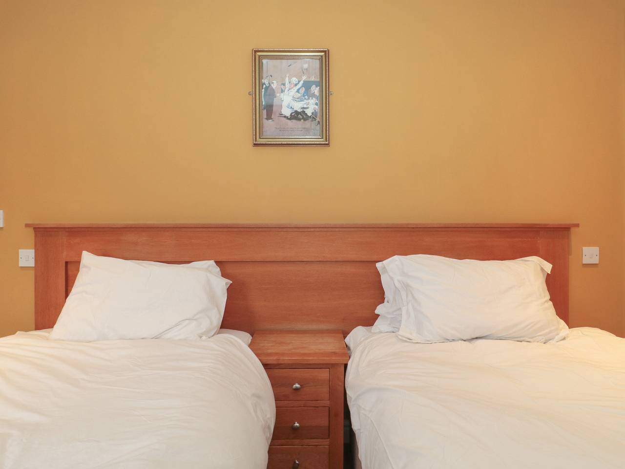 Twin Room in Stroud, Gloucestershire