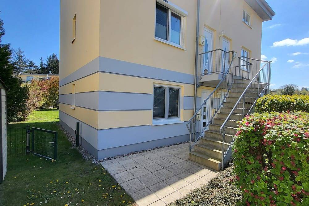 Entire apartment, Cozy vacation apartment in the countryside with garden and terrace in Gelbensande, Rostock and Surroundings