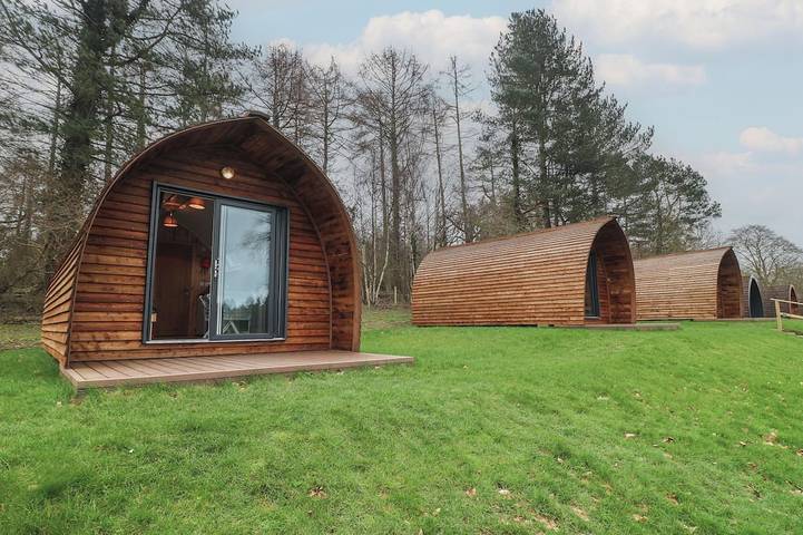 Glamping for 5 people, with garden in Nottinghamshire