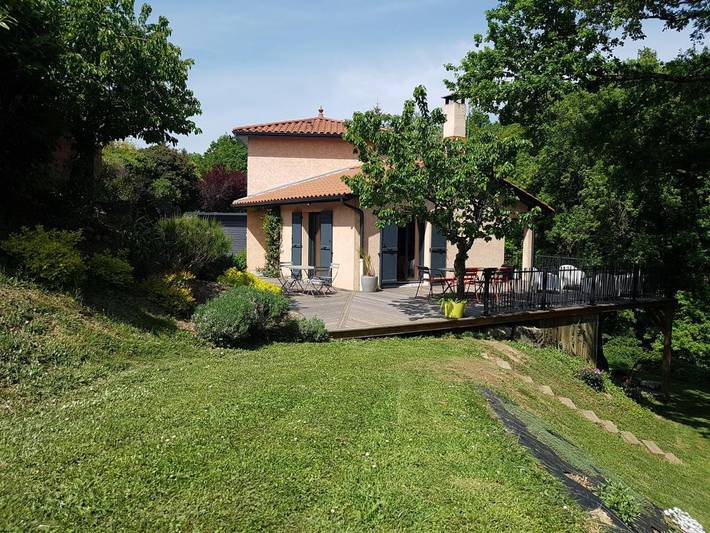 Maison de vacances pour 6 personnes, avec Balcon et Jacuzzi ainsi que Terrasse et Jardin à La Tour-de-Salvagny