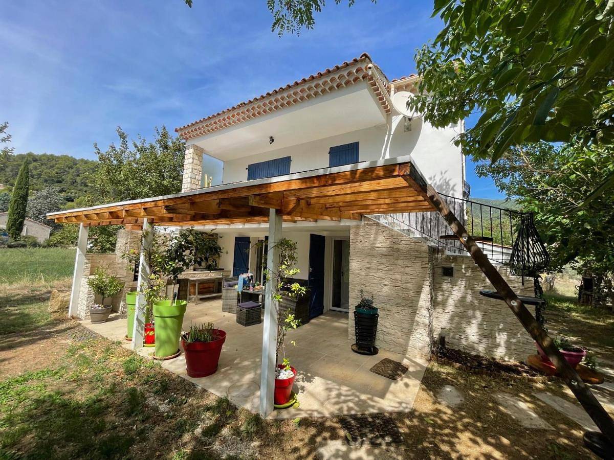 Maison blanche in Signes, Côte méditerranéenne (France)