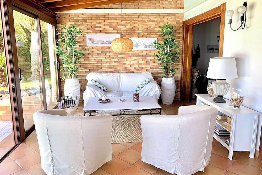 Villa mit drei Schlafzimmern und zwei Bädern mit drei getrennten Räumen. in Tajuya, Los Llanos de Aridane