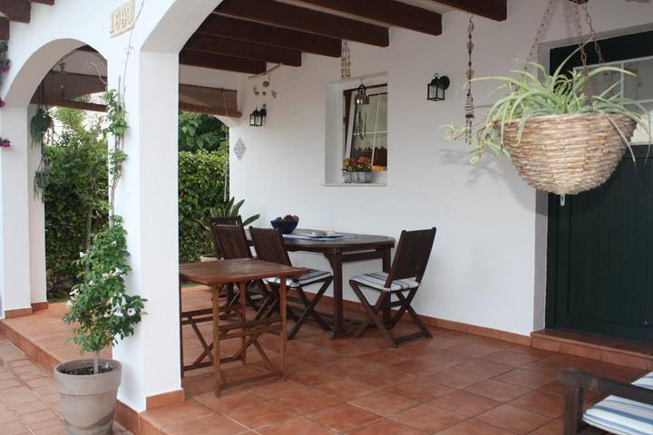 Location de vacances pour 4 personnes, avec piscine ainsi que vue et jardin à Cala en Blanes - 3