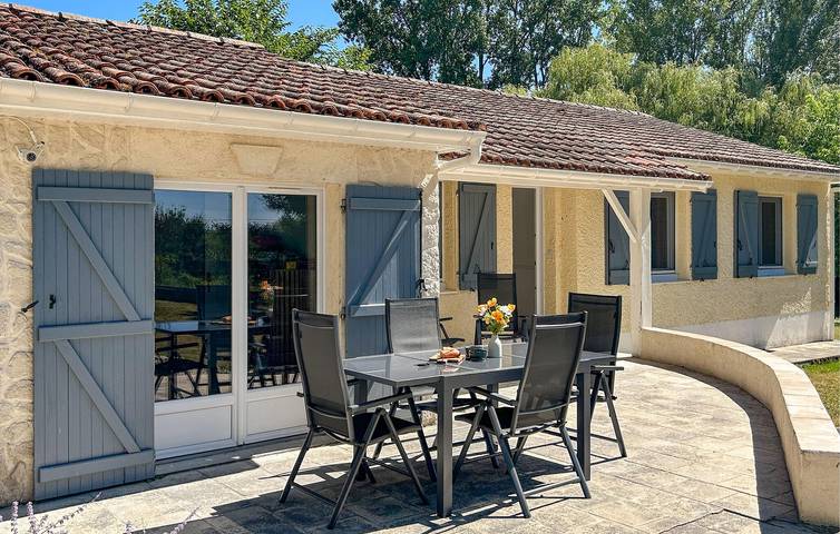 Location de vacances pour 8 personnes, avec piscine ainsi que jardin et terrasse à Tournon-d'Agenais - 4
