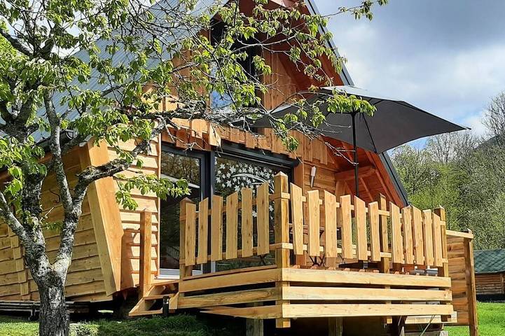 Chalet pour 2 personnes, avec jardin ainsi que terrasse et jacuzzi