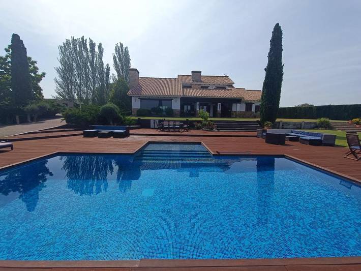 Chalet para 8 personas, con jardín además de piscina y vistas, Se admiten mascotas - 1