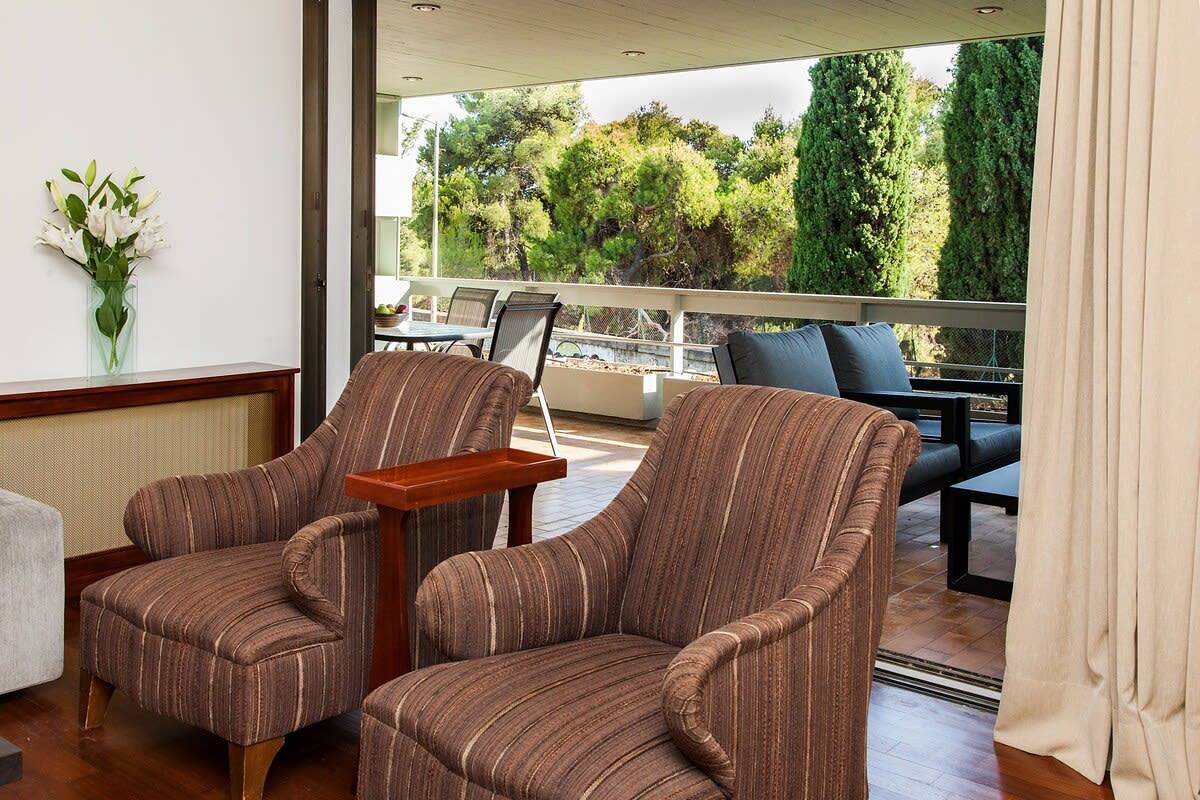 Geheel appartement, Delux Apartment with Amazing Balcony! in Noordelijk deel van Athene, Athene