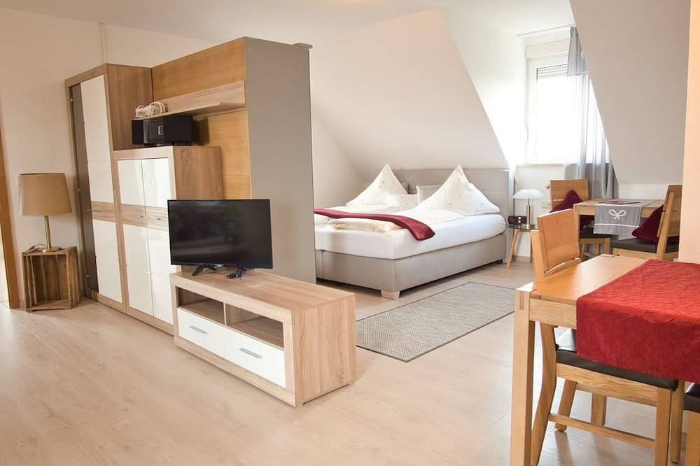 Ganze Wohnung, Ferienwohnung \"Dornfelder\" (65qm) in Sommerhausen, Fränkisches Weinland