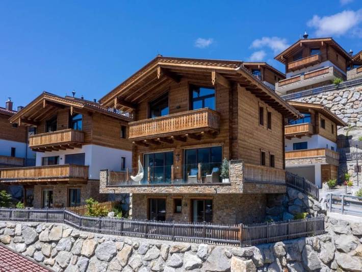 Chalet für 8 Personen, mit Balkon und Pool sowie Sauna, kinderfreundlich in Neukirchen am Großvenediger