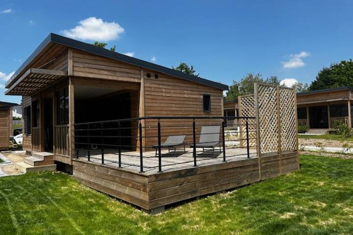 Chalet pour 5 personnes, avec Terrasse ainsi que Jardin et Piscine
