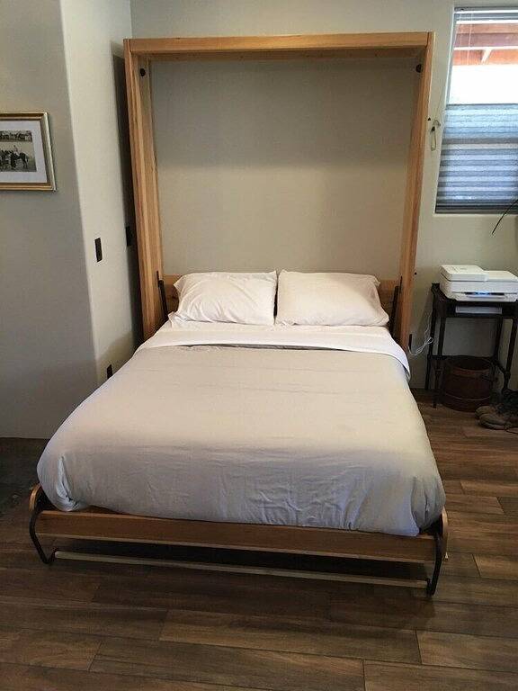 Escape to Sedona Avalon West, a luxurious 2-bed, 3-bath home with stunning red rock views. in Sedona, Oak Creek Canyon