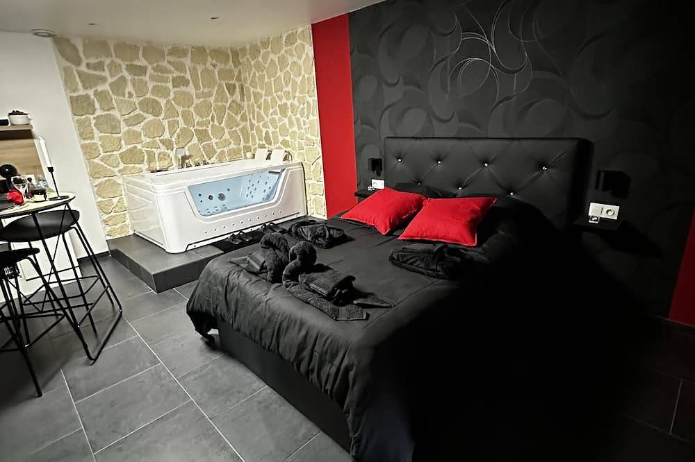 Geheel appartement, Love Room Avec Jacuzzi in Le Val-d'Ajol, Parc naturel régional des Ballons des Vosges