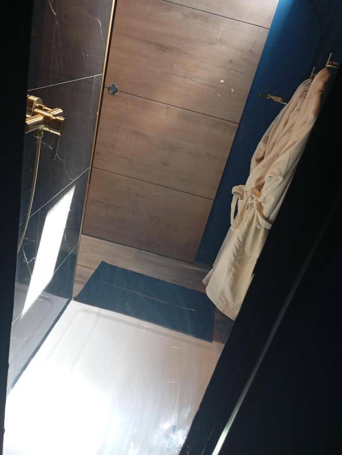 Gîte pour 2 personnes, avec vue ainsi que sauna et terrasse à Pleugueneuc - 3