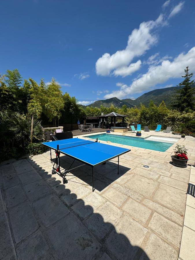 Location de vacances pour 3 personnes, avec piscine et vue ainsi que terrasse et jardin à Levens - 4