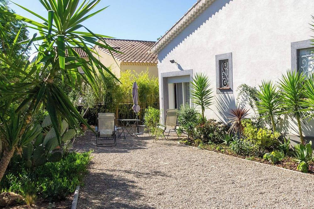 Le Goëland, chambre hôtes proche plage, jardin, petit déj, kitchenette, piscine in Les Lecques, Saint-Cyr-sur-Mer