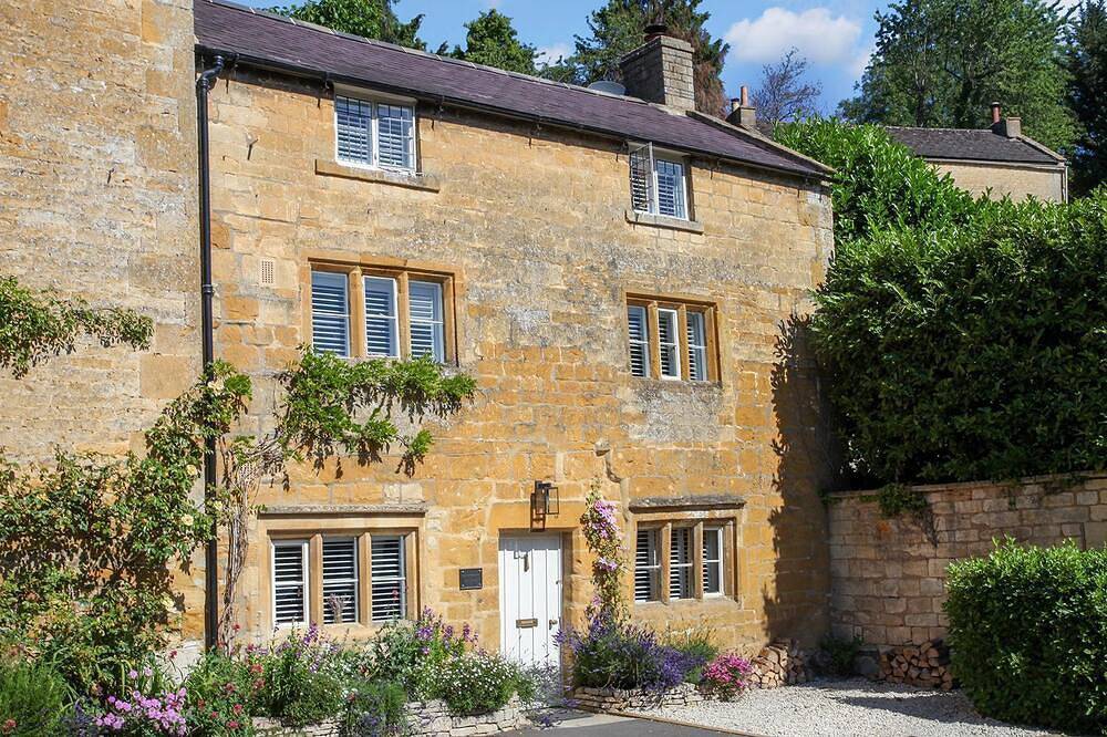 Sage Cottage, Blockley - sleeps 6 guests in 3 bedrooms in Blockley, Gloucestershire