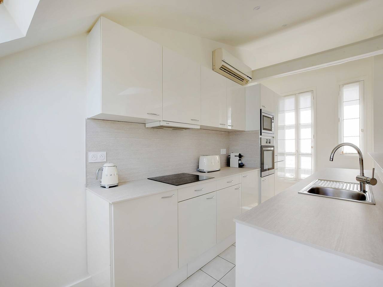 Appartement entier, Apt climatisé 3Ch/6P - Saint-Lazare/Les Champs Elysée in Paris, Île de France