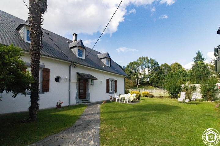 Gîte pour 6 personnes, avec jardin, animaux acceptés à Lortet