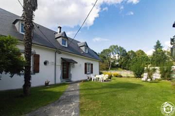 Gîte pour 6 personnes, avec jardin, animaux acceptés à Lortet