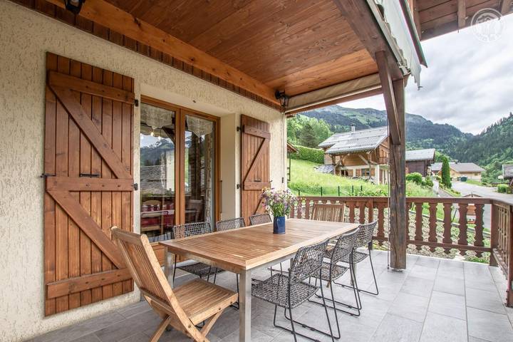 Gîte pour 8 personnes, avec balcon/terrasse et terrasse dans Arêches - 2