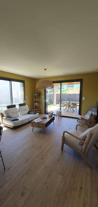 Location de vacances pour 4 personnes, avec jardin et vue, animaux acceptés à Saint-Germain-sur-Ay - 4