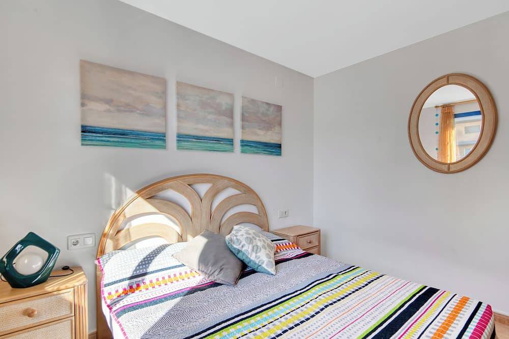 Entire apartment, Apartment 'Monduver 2006' with Sea View, Shared Pool and Private Terrace in Piles, Costa de Valencia