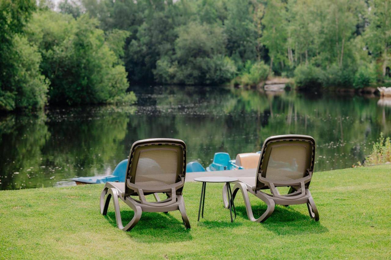 Ferienhaus Deluxe, direkt am See, mit hauseigener Panorama Außensauna, zwei Badezimmern, Tretboot, Kamin, in direkter nähe zum Kinderspieleparadies sowie Reit- und Ponyhof, 1 bis 8 Personen in Twist, Emsland