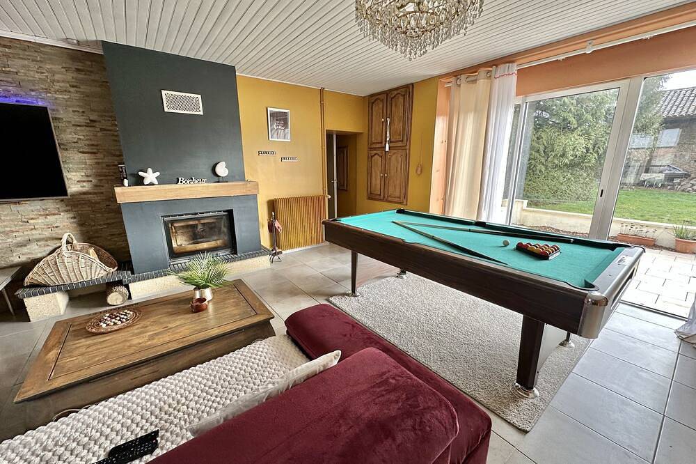 Grande maison 9 places avec Billard in Chaunay, Vienne (France)