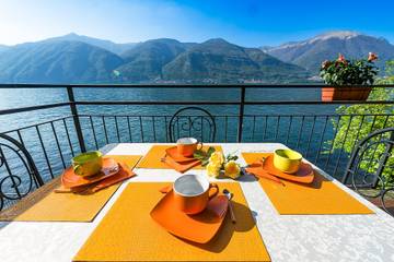 Ferienwohnung für 4 Personen, mit Seeblick und Pool sowie Balkon und Ausblick, mit Haustier am Comer See