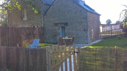 Gîte pour 4 personnes, avec piscine et jardin à Sains