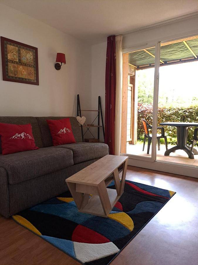 Gîte pour 4 personnes, avec terrasse et vue ainsi que vue sur le lac et piscine à Lugrin