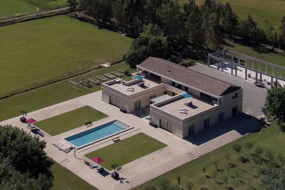 Suite Alpilles 5 épis exceptional accommodation in the heart of an exceptional region in Châteaurenard, Arles region