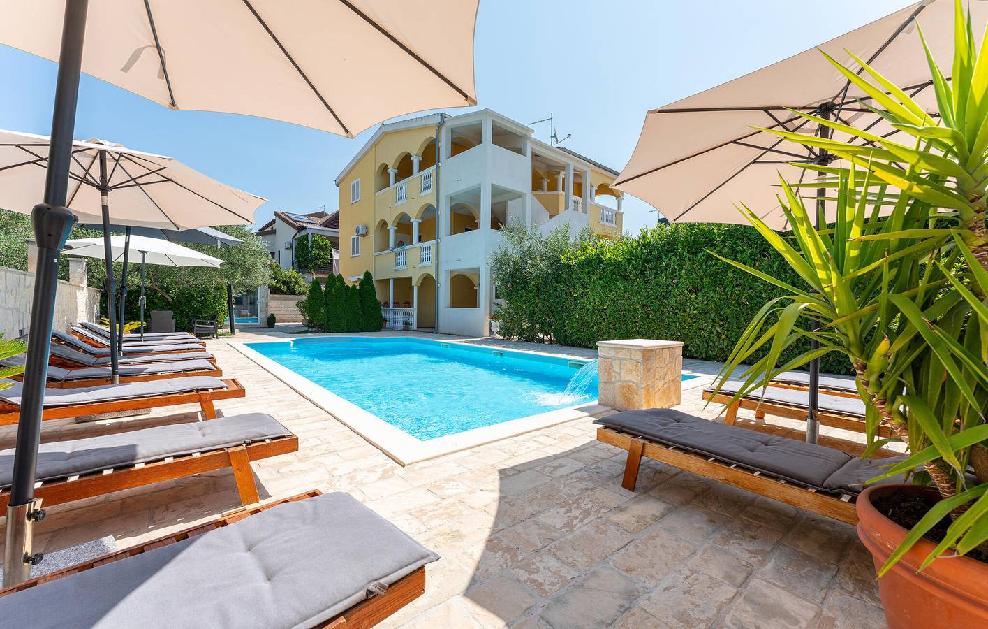 Ganze Ferienwohnung, Ferienwohnung für 4 Personen mit Pool in Pakostane, Zadar