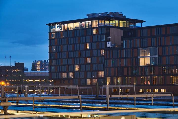 Hotel voor 10 personen, with Terras and Zwembad as well as Sauna in Utrecht