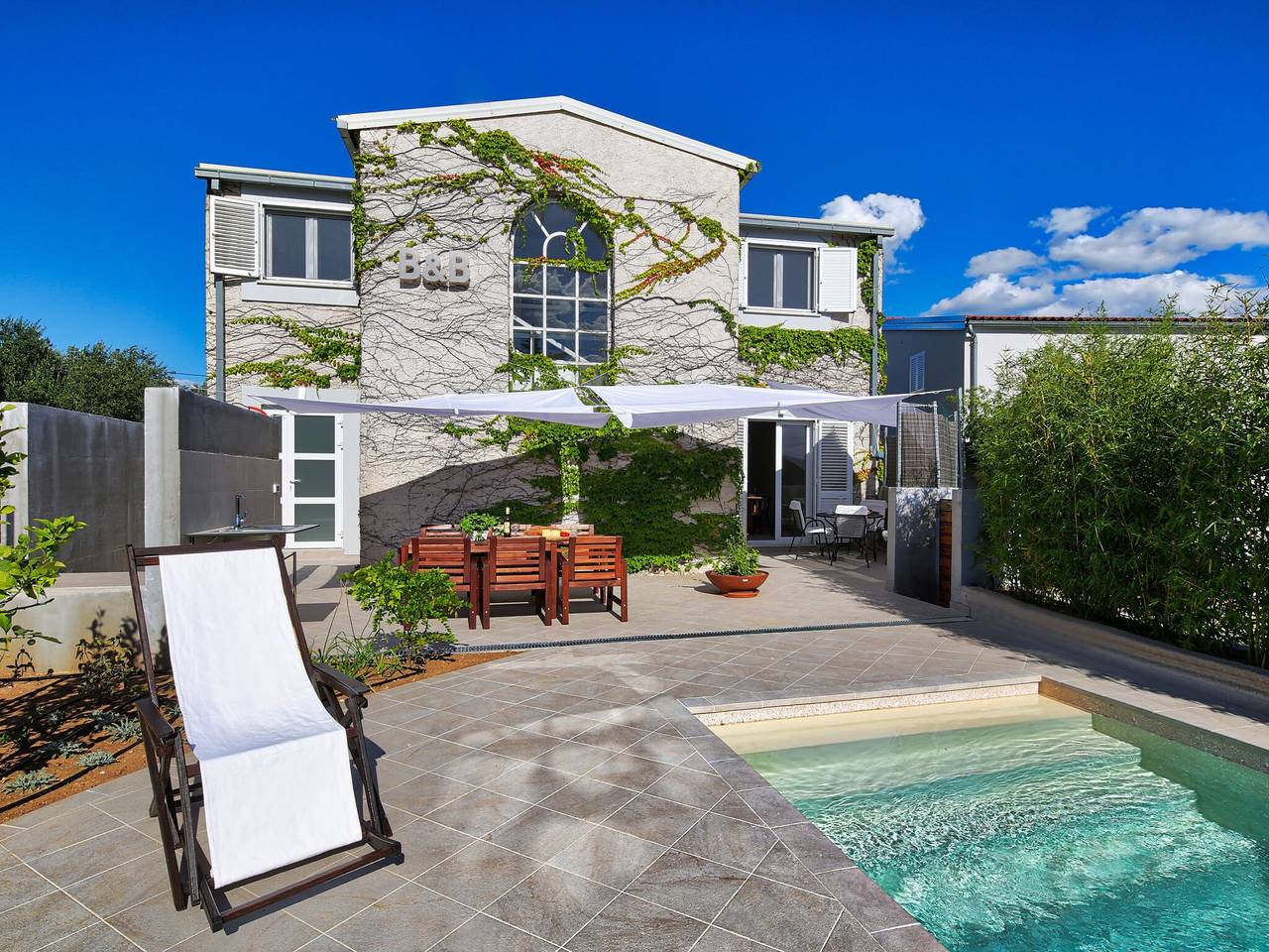 Charmante Villa mit Pool in Bilice, Šibenik-Knin